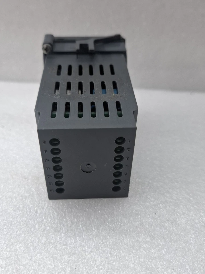 GIC PR-69 TEMPERATURE CONTROLLER 110-240VAC